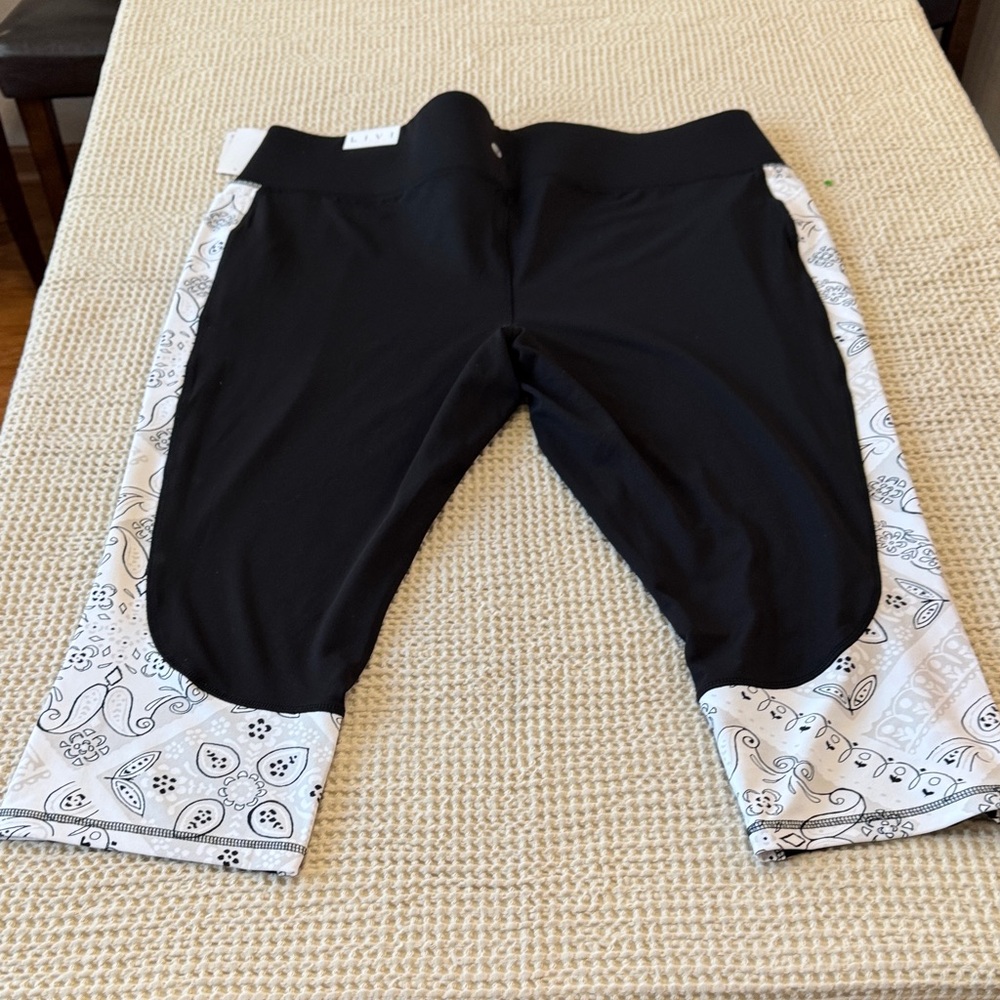 Women’s Plus Size Lane Bryant Livi Active Black and White Capris